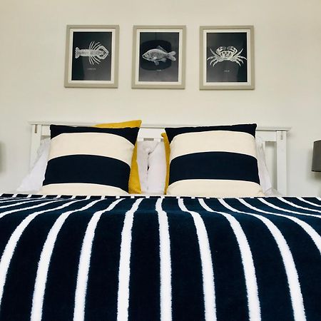 Nancie'S Place - Dartmouth Town Center With Private Parking - A Traditional Georgian Private Duplex Apartment - Beautifully Refurbished - Two Bedrooms, Bathroom, Kitchen And Lounge Diner Екстер'єр фото