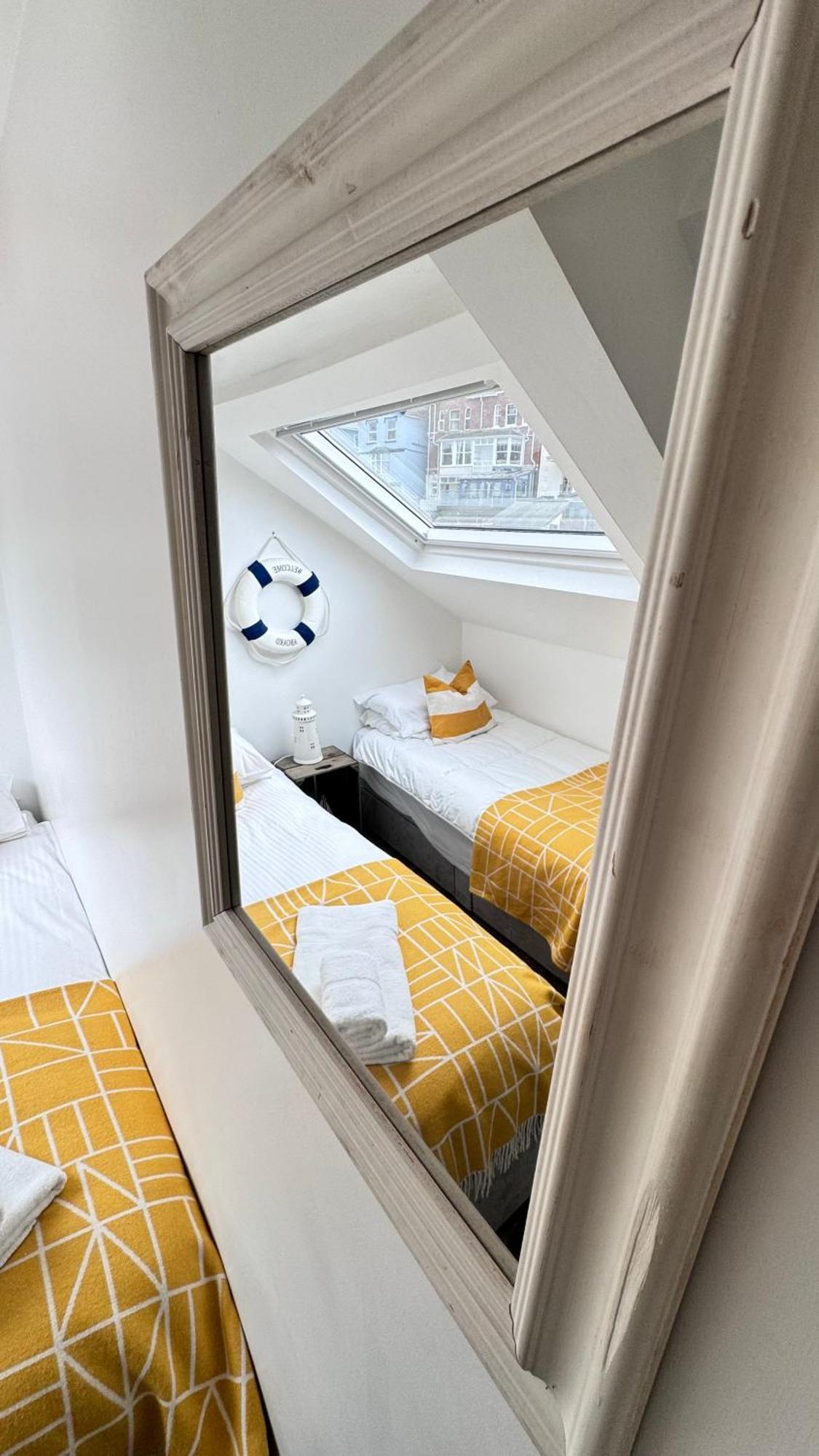 Nancie'S Place - Dartmouth Town Center With Private Parking - A Traditional Georgian Private Duplex Apartment - Beautifully Refurbished - Two Bedrooms, Bathroom, Kitchen And Lounge Diner Екстер'єр фото