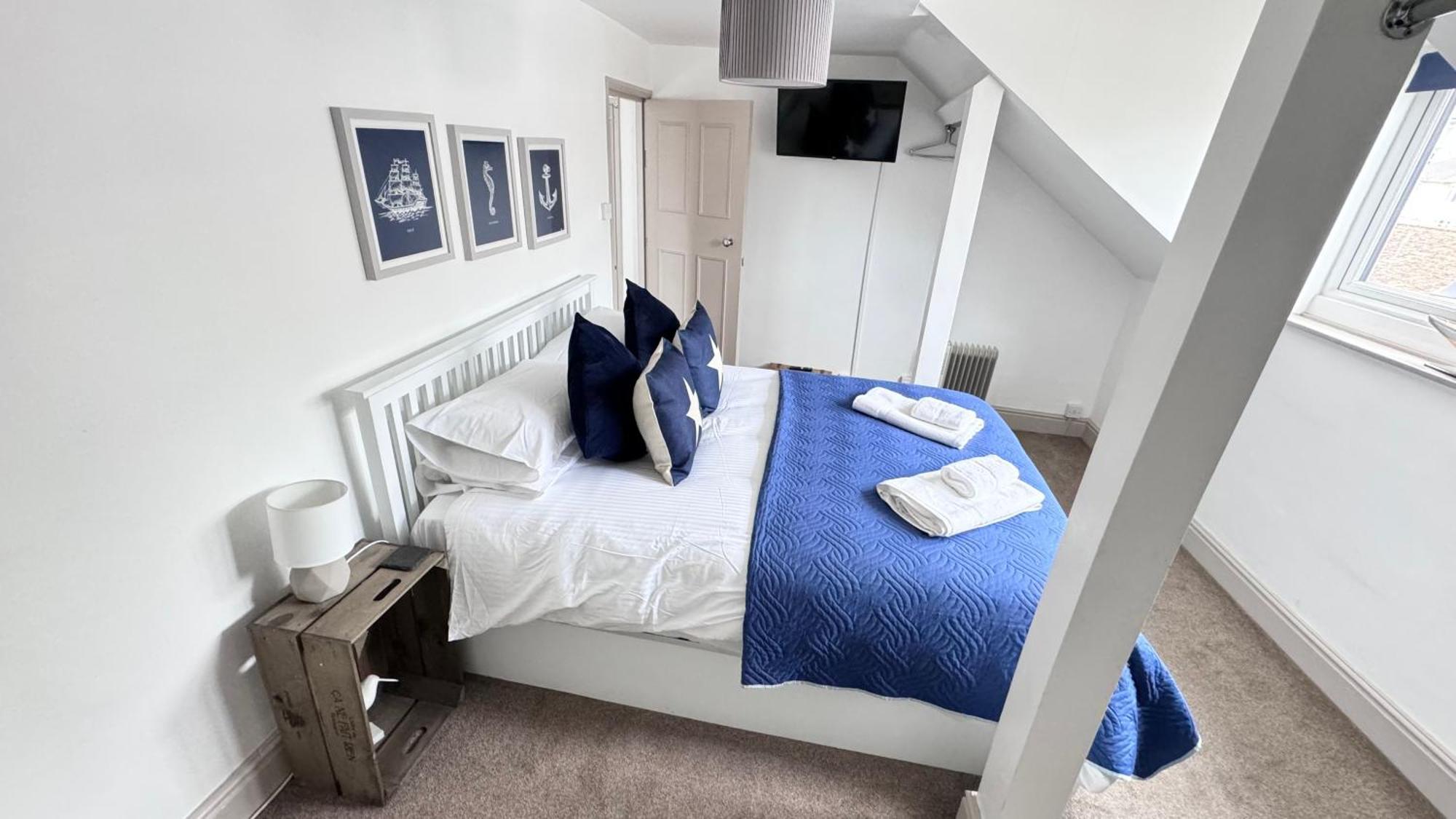 Nancie'S Place - Dartmouth Town Center With Private Parking - A Traditional Georgian Private Duplex Apartment - Beautifully Refurbished - Two Bedrooms, Bathroom, Kitchen And Lounge Diner Екстер'єр фото