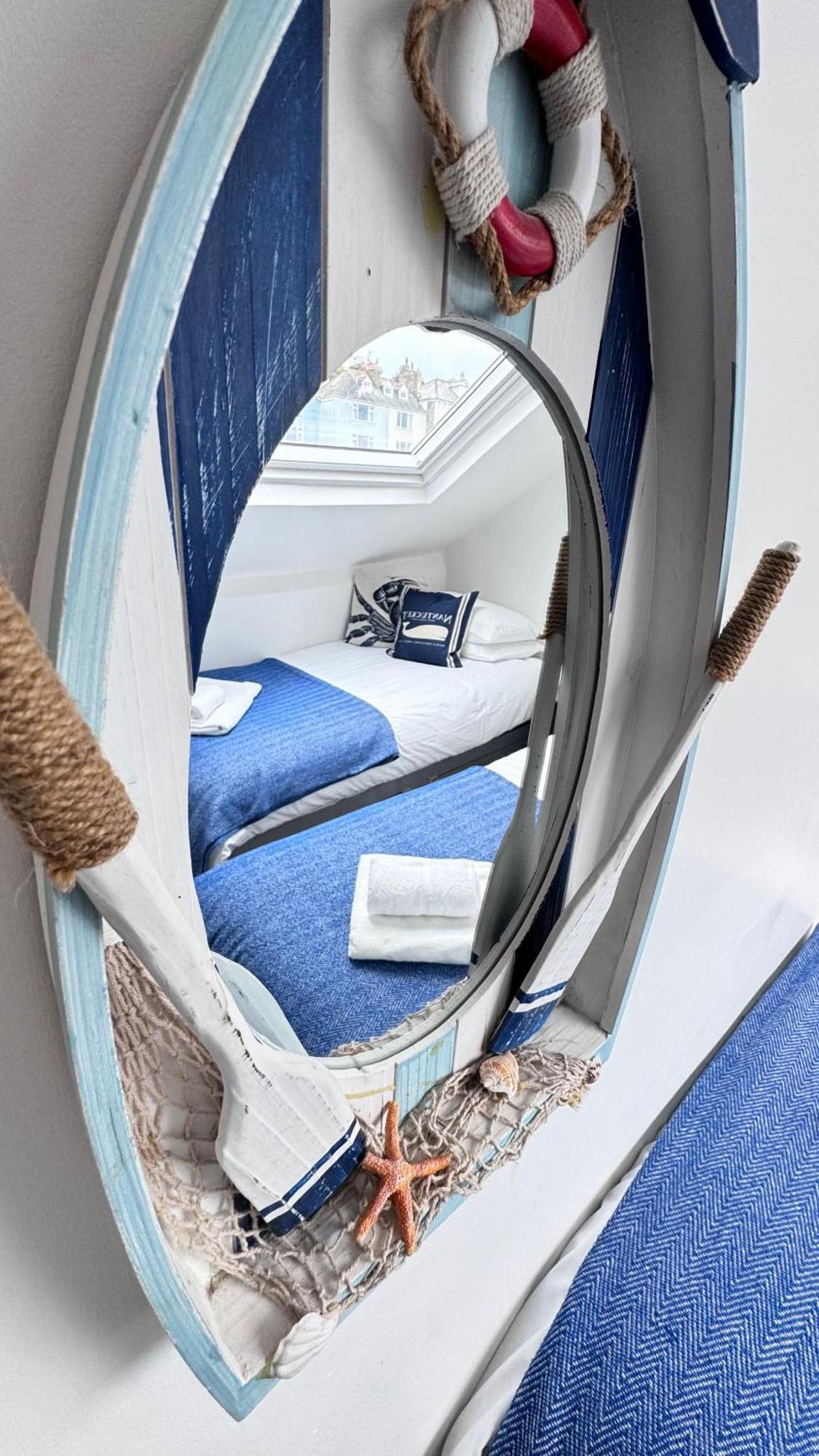 Nancie'S Place - Dartmouth Town Center With Private Parking - A Traditional Georgian Private Duplex Apartment - Beautifully Refurbished - Two Bedrooms, Bathroom, Kitchen And Lounge Diner Екстер'єр фото