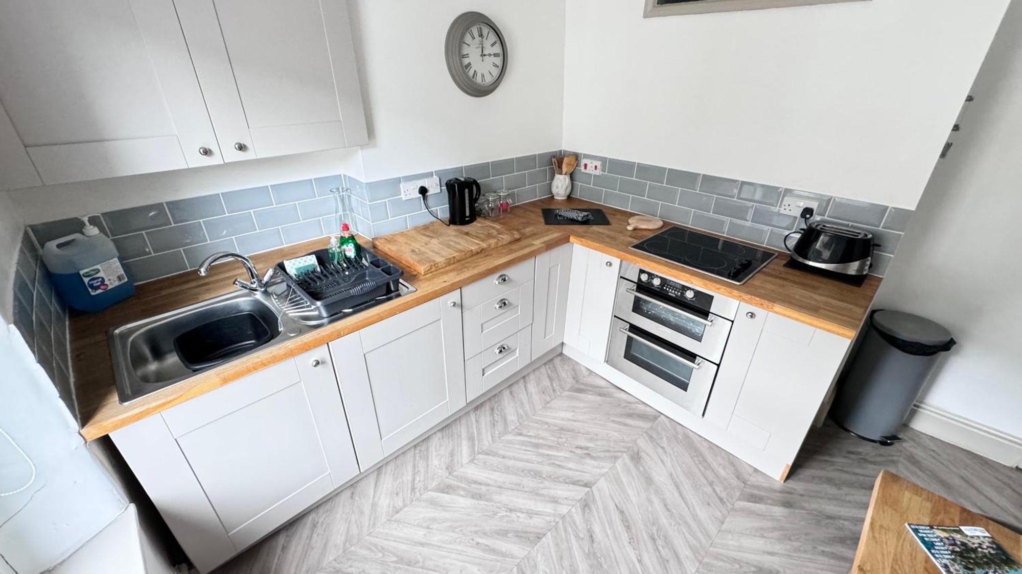 Nancie'S Place - Dartmouth Town Center With Private Parking - A Traditional Georgian Private Duplex Apartment - Beautifully Refurbished - Two Bedrooms, Bathroom, Kitchen And Lounge Diner Екстер'єр фото
