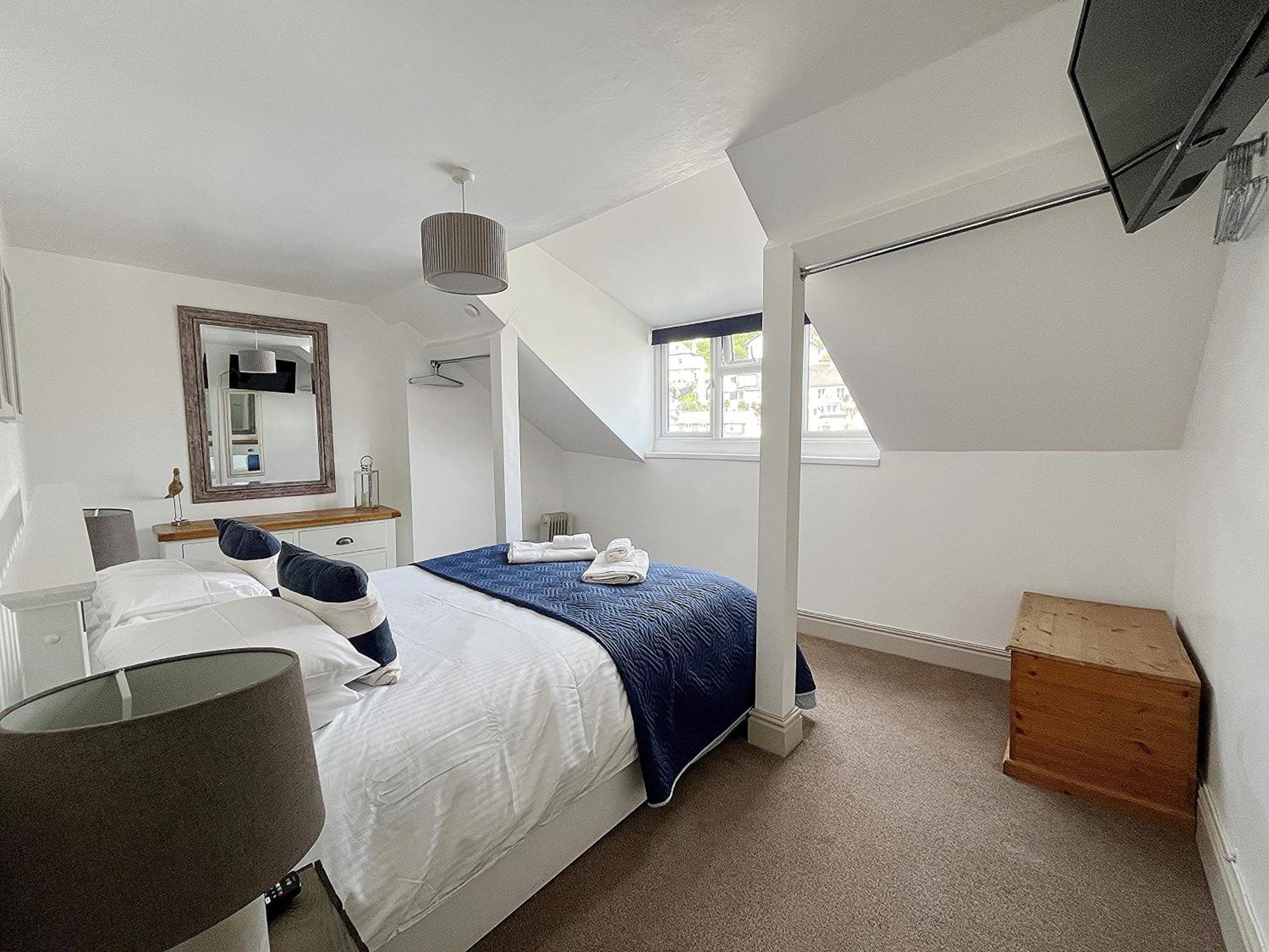 Nancie'S Place - Dartmouth Town Center With Private Parking - A Traditional Georgian Private Duplex Apartment - Beautifully Refurbished - Two Bedrooms, Bathroom, Kitchen And Lounge Diner Екстер'єр фото