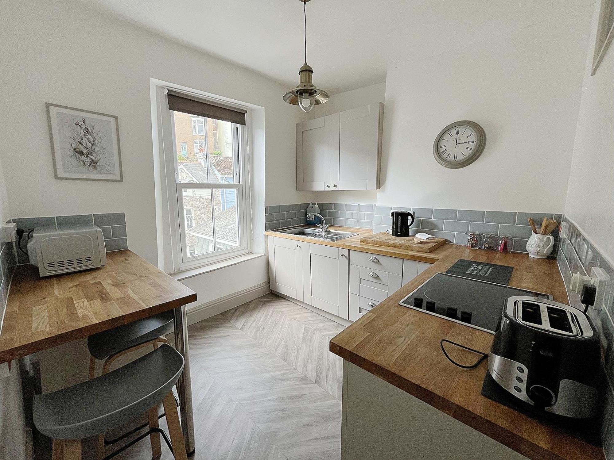 Nancie'S Place - Dartmouth Town Center With Private Parking - A Traditional Georgian Private Duplex Apartment - Beautifully Refurbished - Two Bedrooms, Bathroom, Kitchen And Lounge Diner Екстер'єр фото