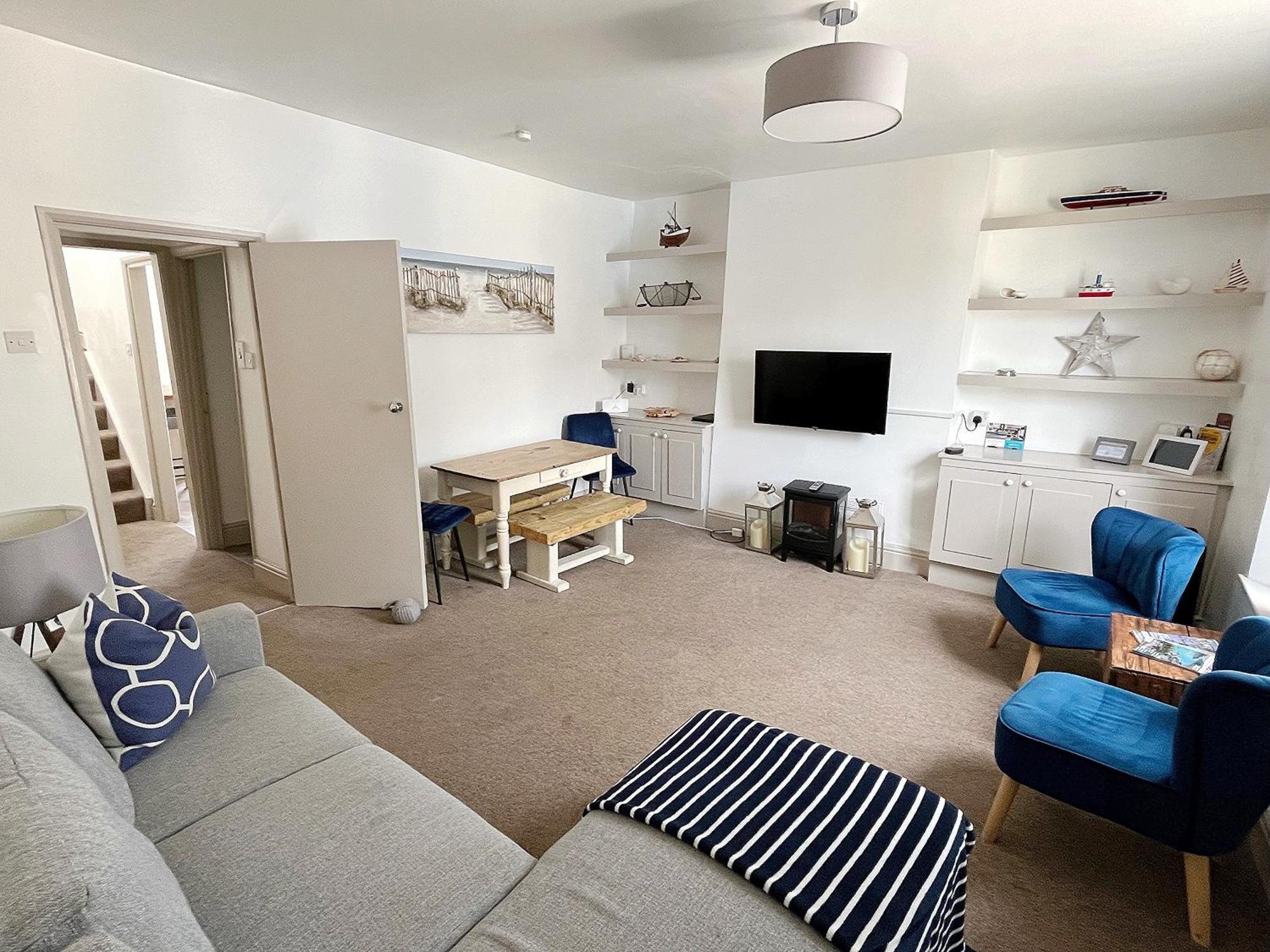 Nancie'S Place - Dartmouth Town Center With Private Parking - A Traditional Georgian Private Duplex Apartment - Beautifully Refurbished - Two Bedrooms, Bathroom, Kitchen And Lounge Diner Екстер'єр фото