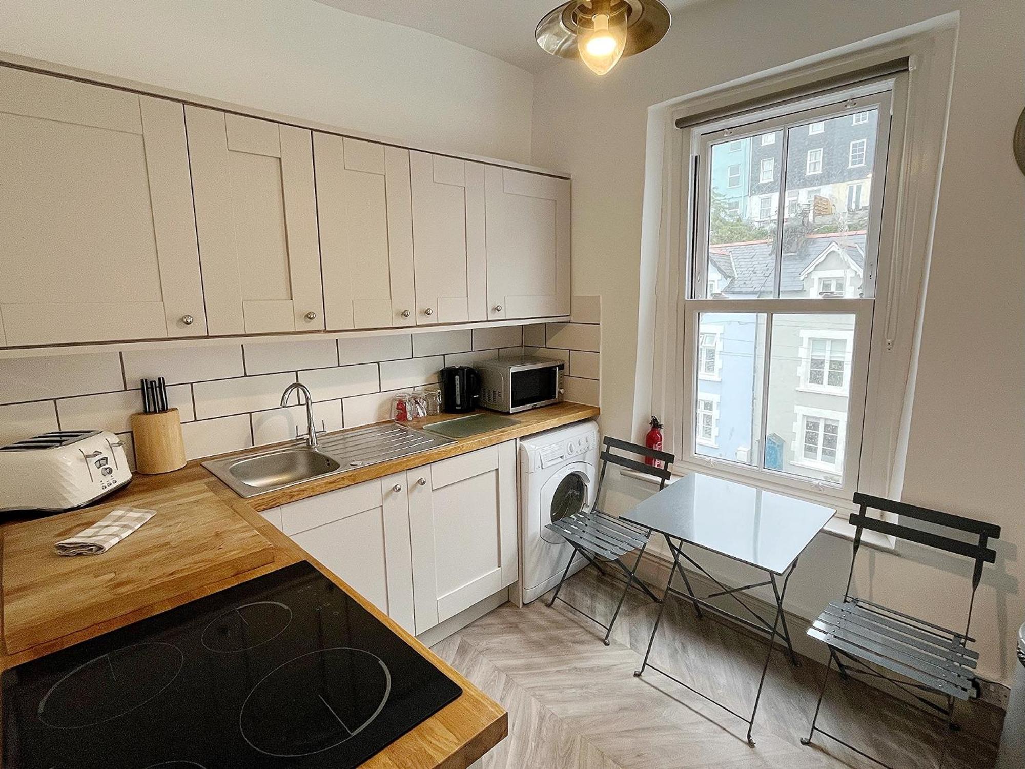 Nancie'S Place - Dartmouth Town Center With Private Parking - A Traditional Georgian Private Duplex Apartment - Beautifully Refurbished - Two Bedrooms, Bathroom, Kitchen And Lounge Diner Екстер'єр фото