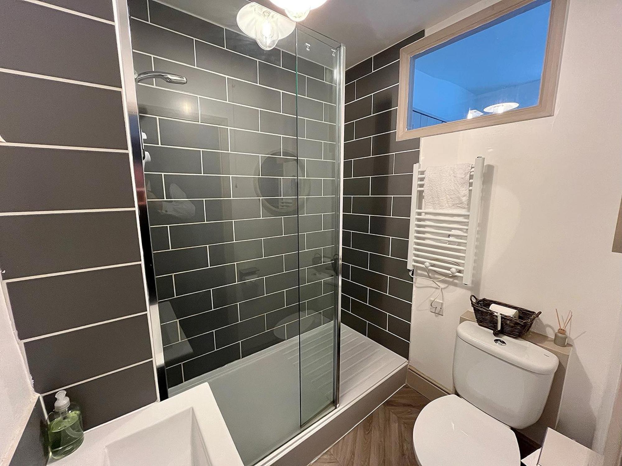 Nancie'S Place - Dartmouth Town Center With Private Parking - A Traditional Georgian Private Duplex Apartment - Beautifully Refurbished - Two Bedrooms, Bathroom, Kitchen And Lounge Diner Екстер'єр фото