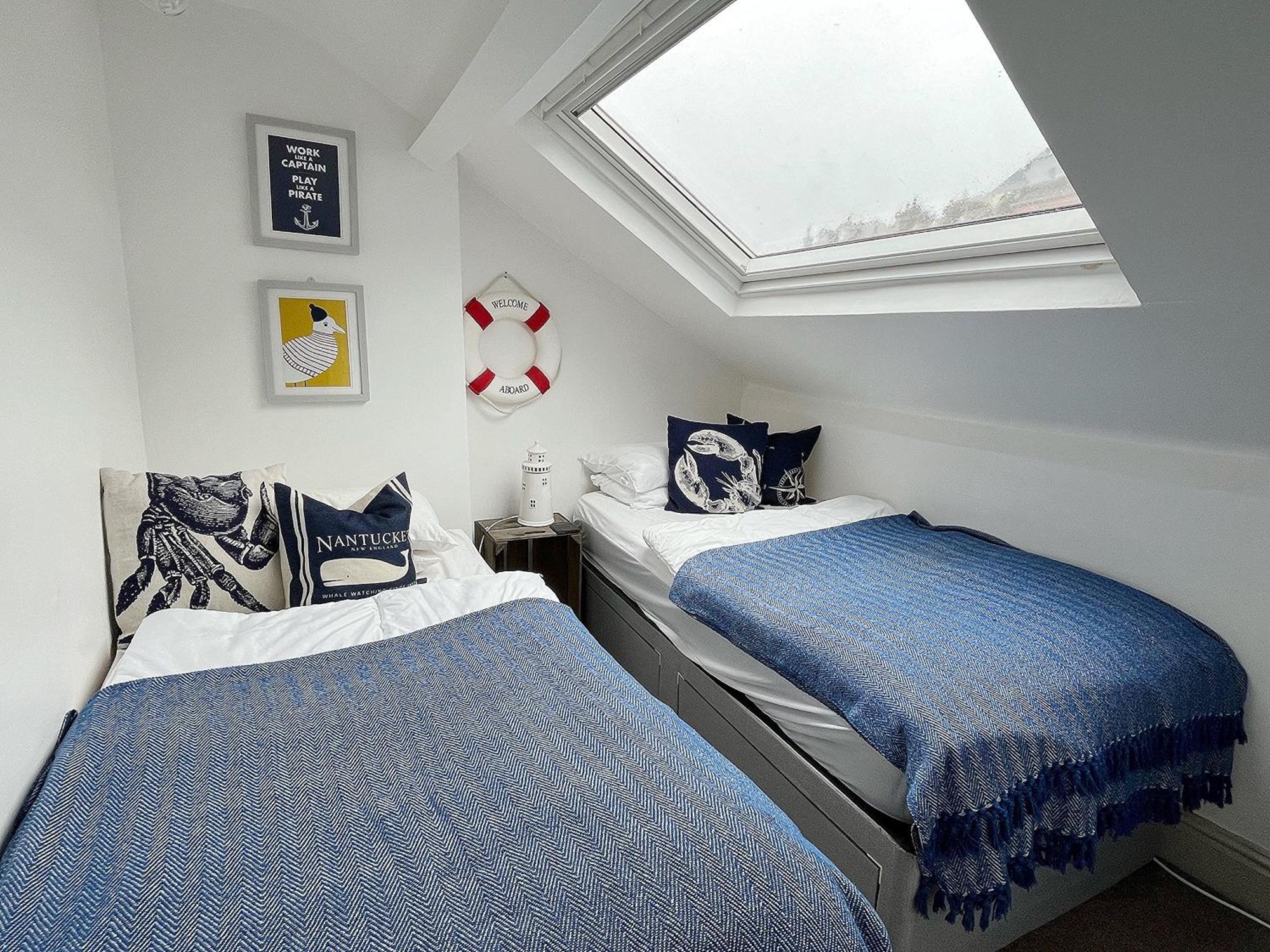 Nancie'S Place - Dartmouth Town Center With Private Parking - A Traditional Georgian Private Duplex Apartment - Beautifully Refurbished - Two Bedrooms, Bathroom, Kitchen And Lounge Diner Екстер'єр фото