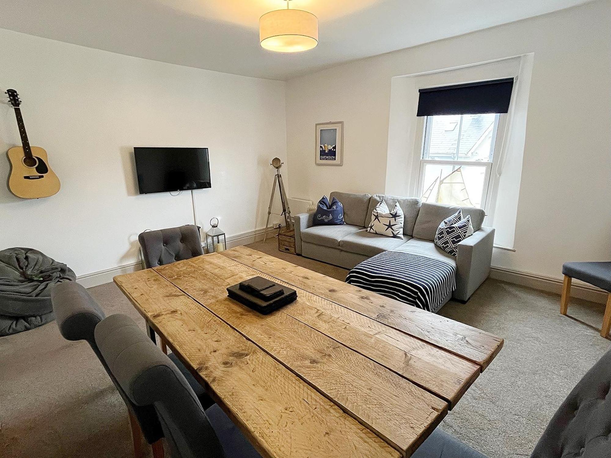 Nancie'S Place - Dartmouth Town Center With Private Parking - A Traditional Georgian Private Duplex Apartment - Beautifully Refurbished - Two Bedrooms, Bathroom, Kitchen And Lounge Diner Екстер'єр фото