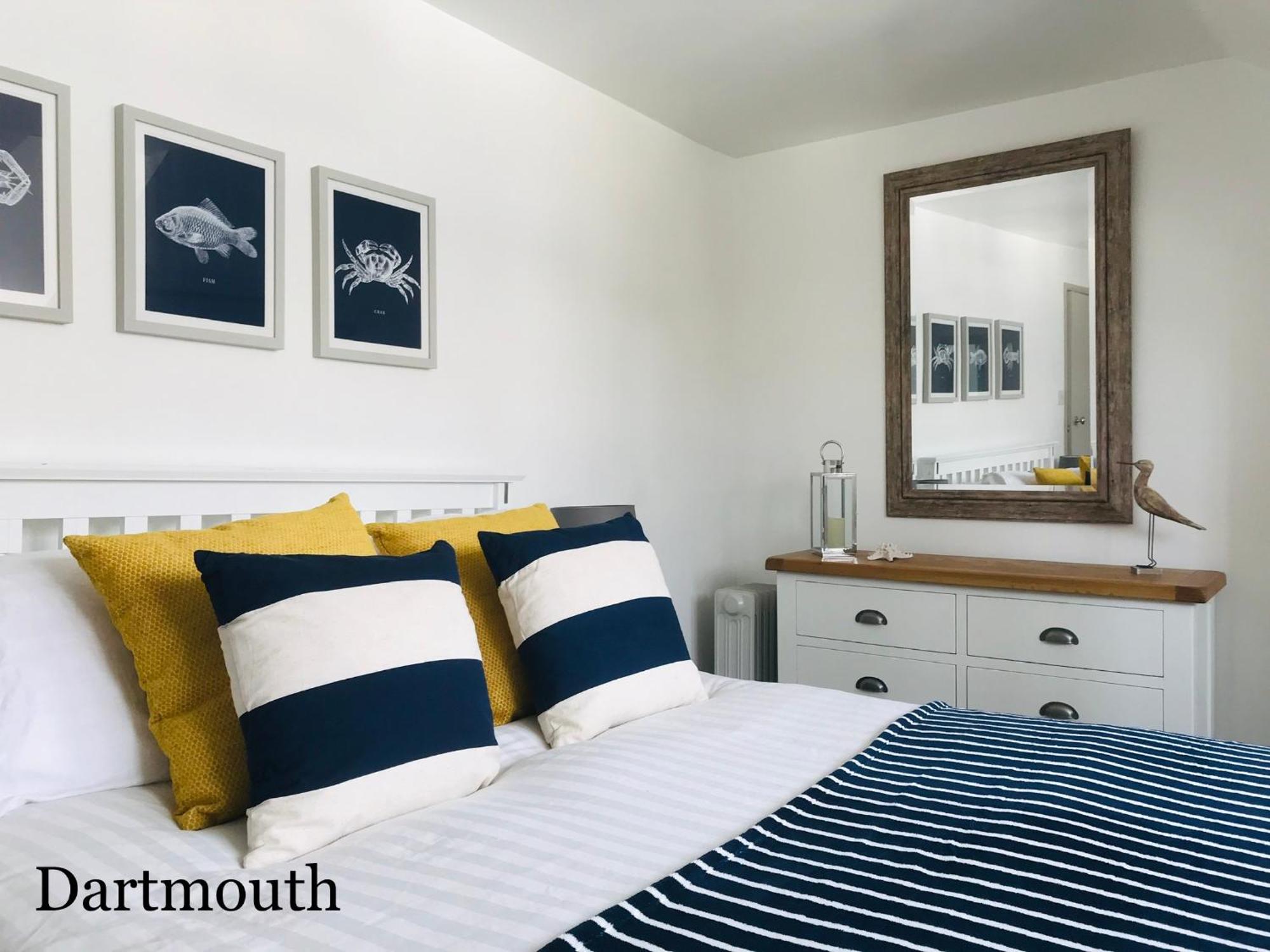 Nancie'S Place - Dartmouth Town Center With Private Parking - A Traditional Georgian Private Duplex Apartment - Beautifully Refurbished - Two Bedrooms, Bathroom, Kitchen And Lounge Diner Екстер'єр фото